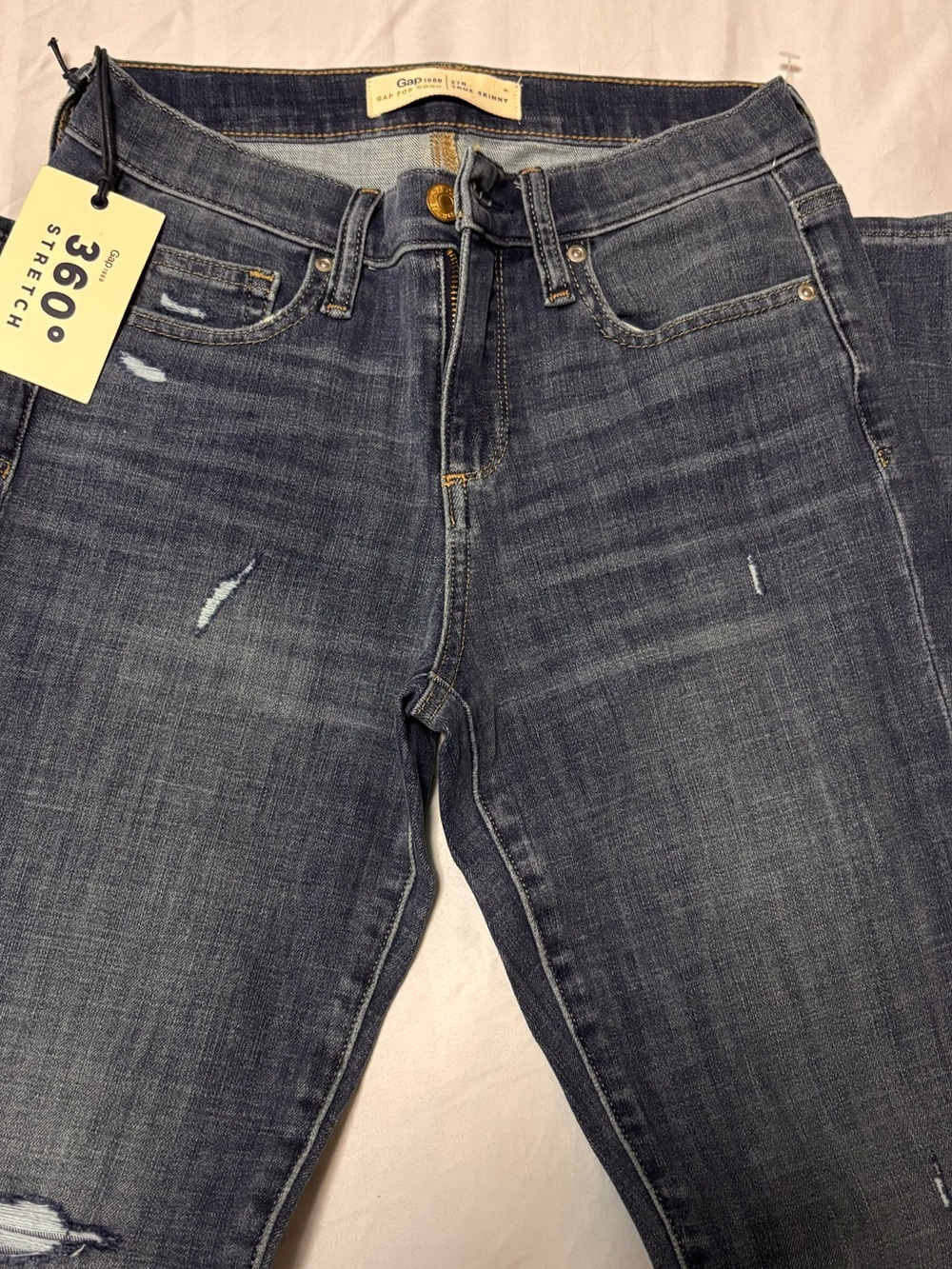NWT GAP Women's true skinny Blue Distressed Ankle Jeans